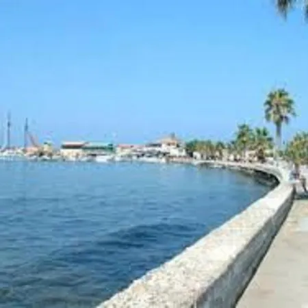 Ground Floor Leading To Pool Eg5, 2 Bedrooms, Free Wifi דירה פאפוס