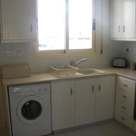 Ground Floor Leading To Pool Eg5, 2 Bedrooms, Free Wifi * פאפוס