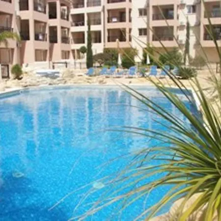 Ground Floor Leading To Pool Eg5, 2 Bedrooms, Free Wifi *