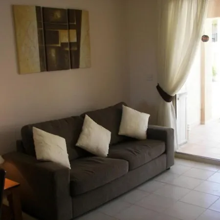 Ground Floor Leading To Pool Eg5, 2 Bedrooms, Free Wifi * 파포스