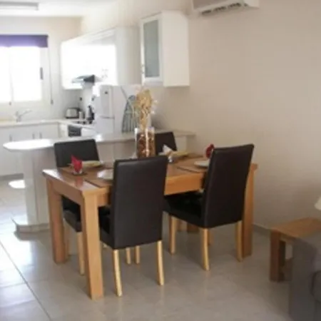 Apartment Ground Floor Leading To Pool Eg5, 2 Bedrooms, Free Wifi *