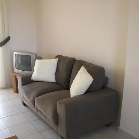 아파트 Ground Floor Leading To Pool Eg5, 2 Bedrooms, Free Wifi 파포스