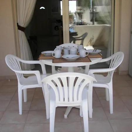아파트 Ground Floor Leading To Pool Eg5, 2 Bedrooms, Free Wifi 파포스