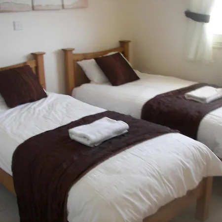 Ground Floor Leading To Pool Eg5, 2 Bedrooms, Free Wifi *