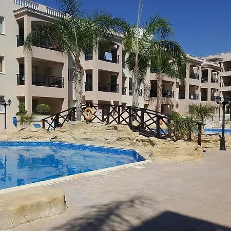 Ground Floor Leading To Pool Eg5, 2 Bedrooms, Free Wifi 파포스